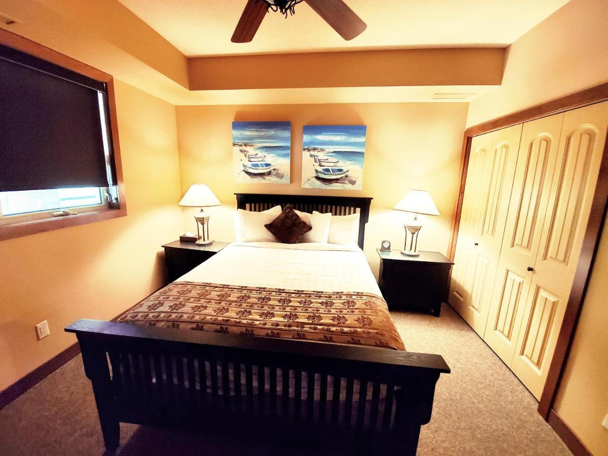 Cozystay Signature Lake Okanagan Resort Келоуна Екстериор снимка