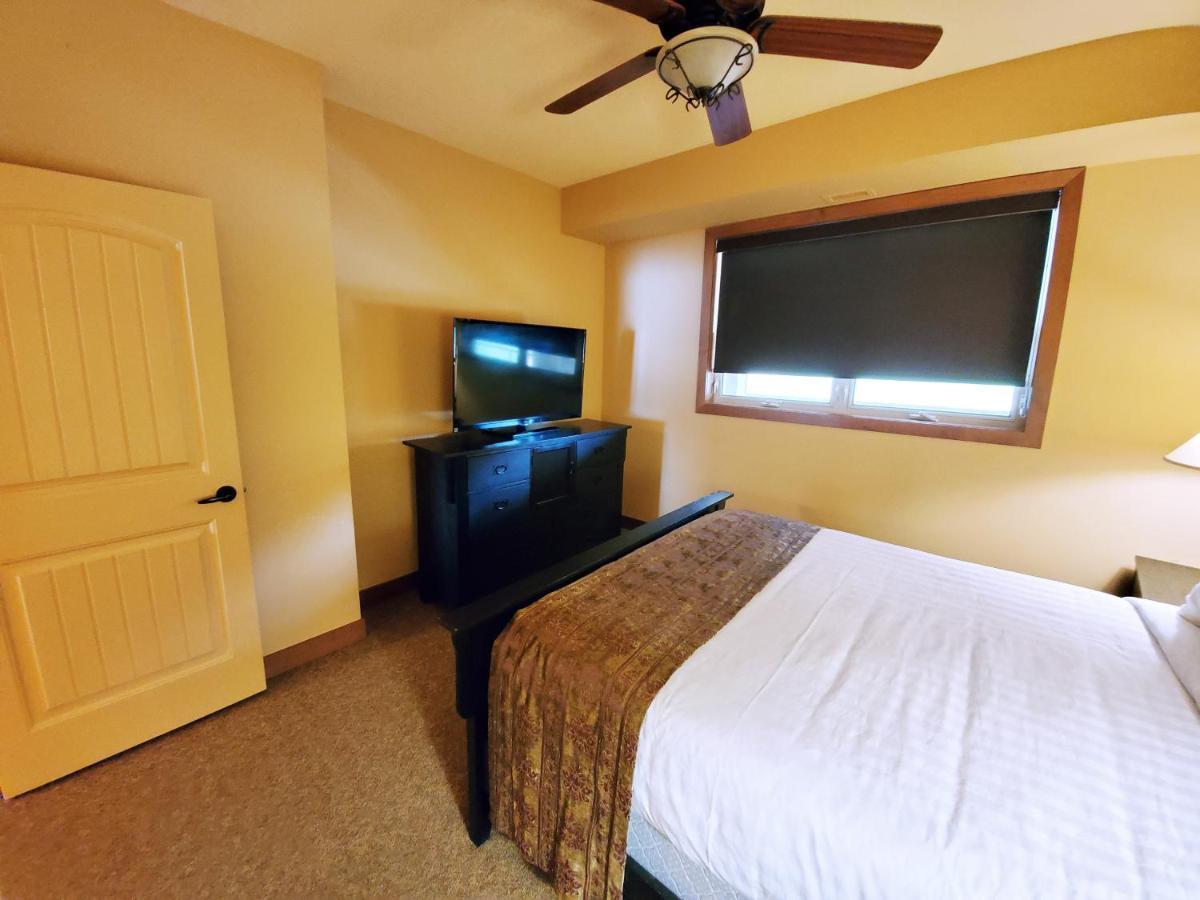 Cozystay Signature Lake Okanagan Resort Келоуна Екстериор снимка