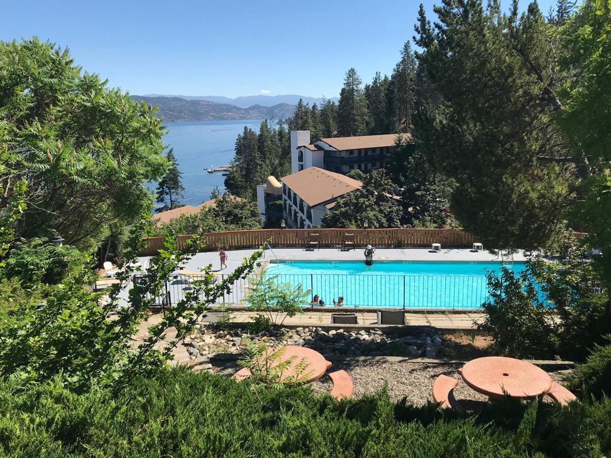 Cozystay Signature Lake Okanagan Resort Келоуна Екстериор снимка