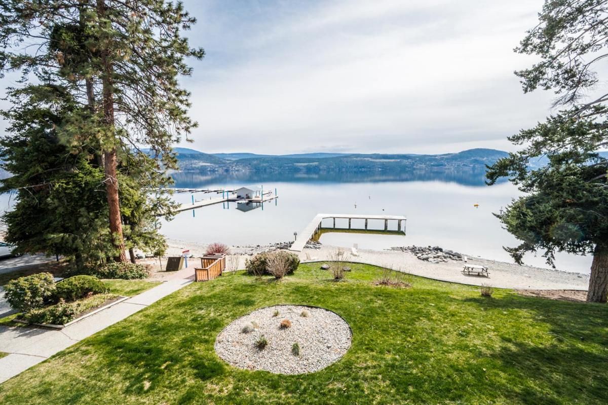 Cozystay Signature Lake Okanagan Resort Келоуна Екстериор снимка
