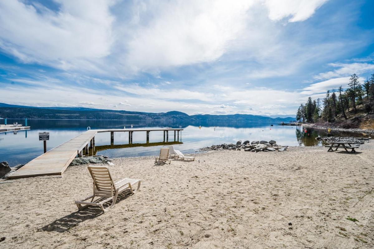 Cozystay Signature Lake Okanagan Resort Келоуна Екстериор снимка
