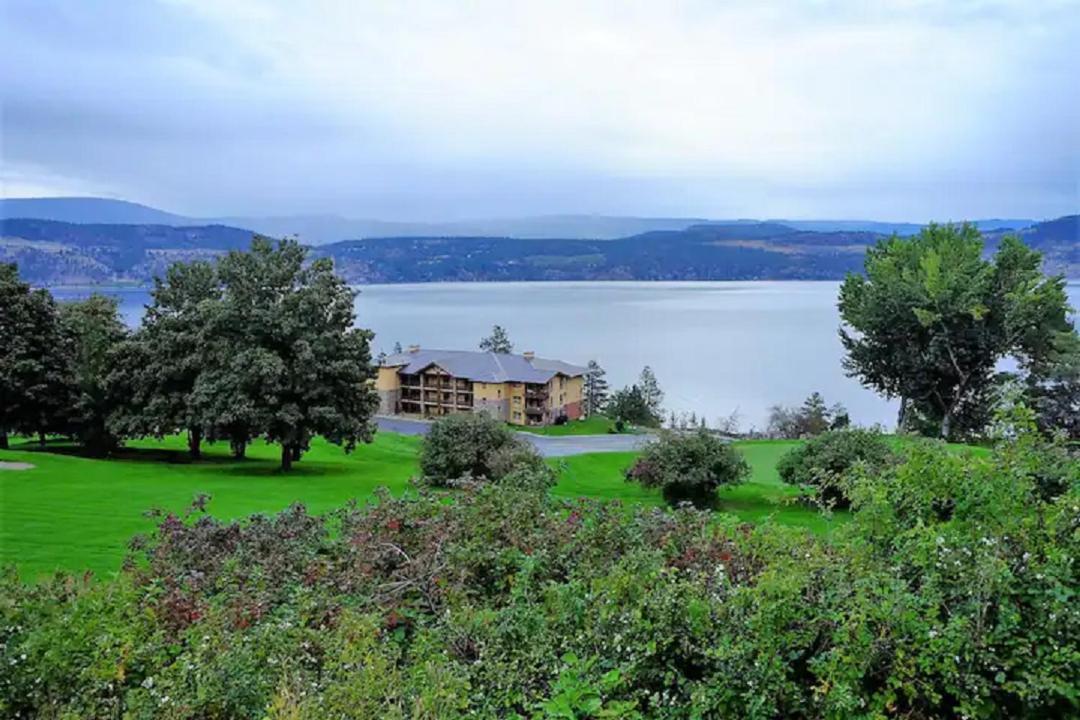 Cozystay Signature Lake Okanagan Resort Келоуна Екстериор снимка