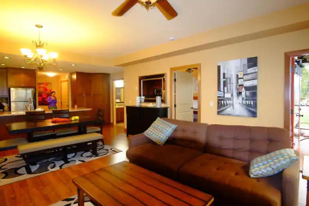 Cozystay Signature Lake Okanagan Resort Келоуна Екстериор снимка