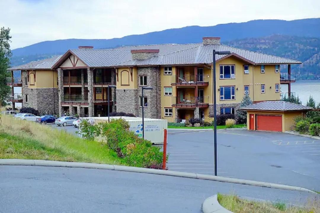 Cozystay Signature Lake Okanagan Resort Келоуна Екстериор снимка