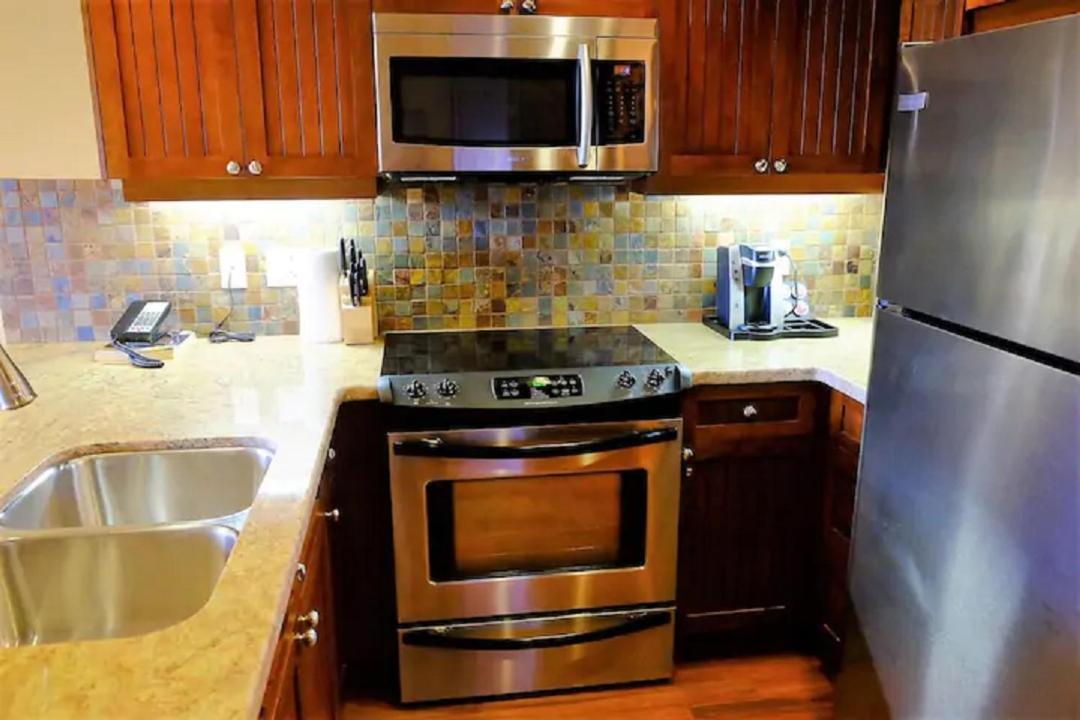 Cozystay Signature Lake Okanagan Resort Келоуна Екстериор снимка