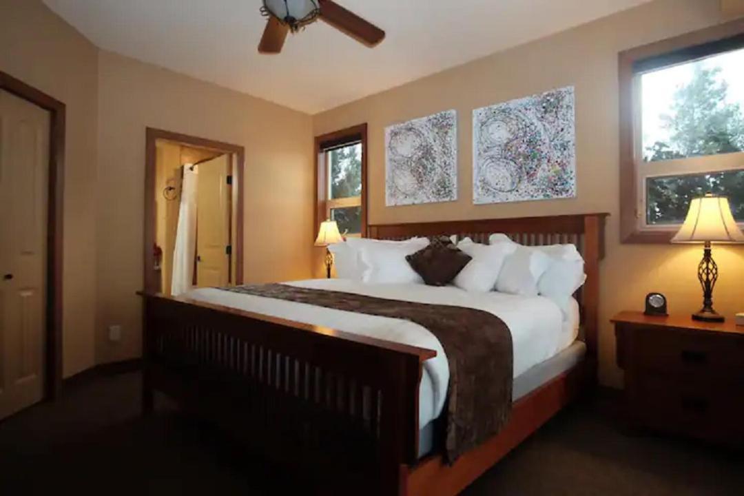 Cozystay Signature Lake Okanagan Resort Келоуна Екстериор снимка