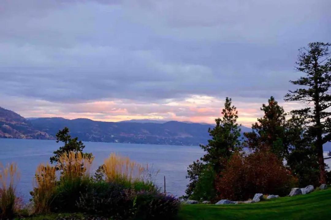 Cozystay Signature Lake Okanagan Resort Келоуна Екстериор снимка