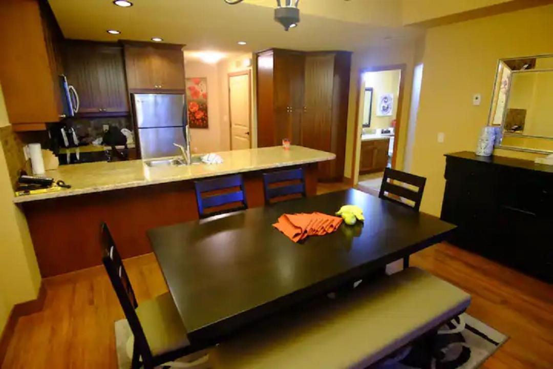 Cozystay Signature Lake Okanagan Resort Келоуна Екстериор снимка