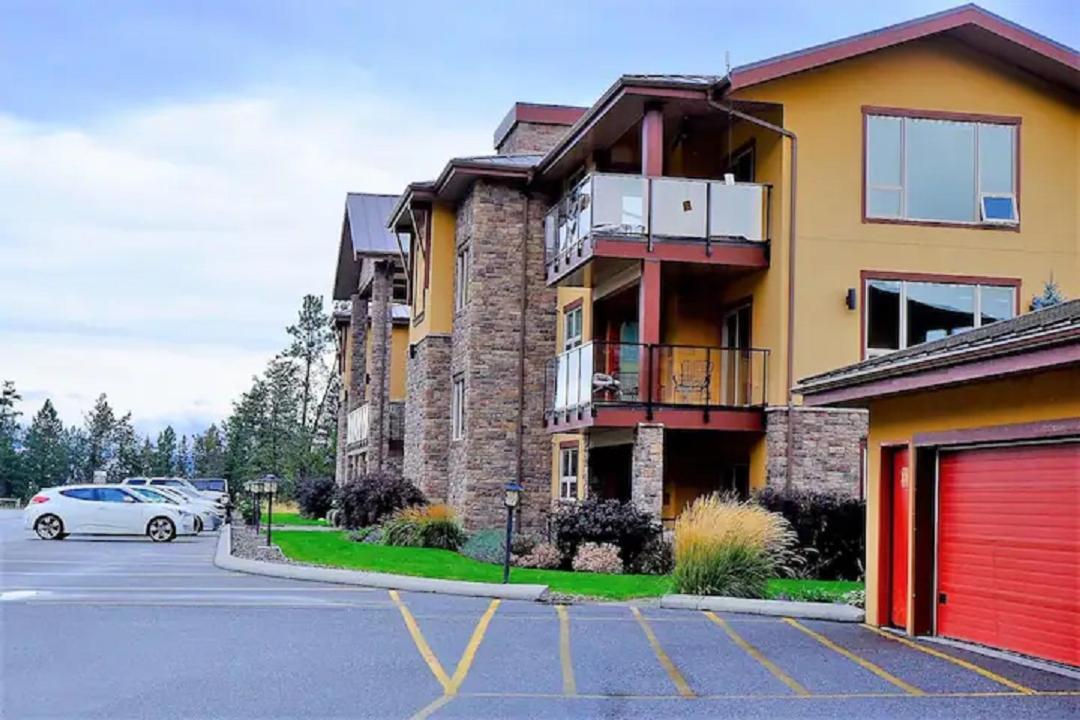 Cozystay Signature Lake Okanagan Resort Келоуна Екстериор снимка