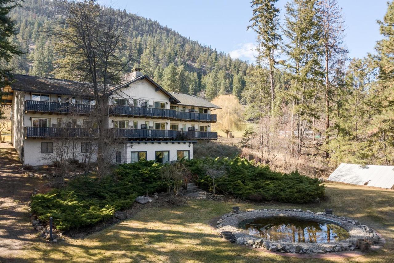 Cozystay Signature Lake Okanagan Resort Келоуна Екстериор снимка
