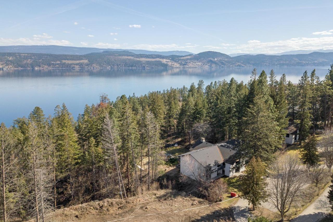 Cozystay Signature Lake Okanagan Resort Келоуна Екстериор снимка