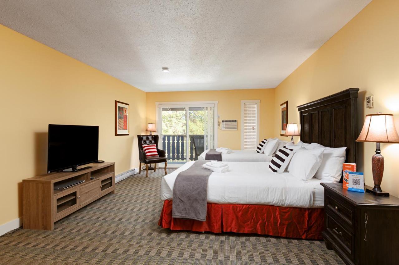 Cozystay Signature Lake Okanagan Resort Келоуна Екстериор снимка