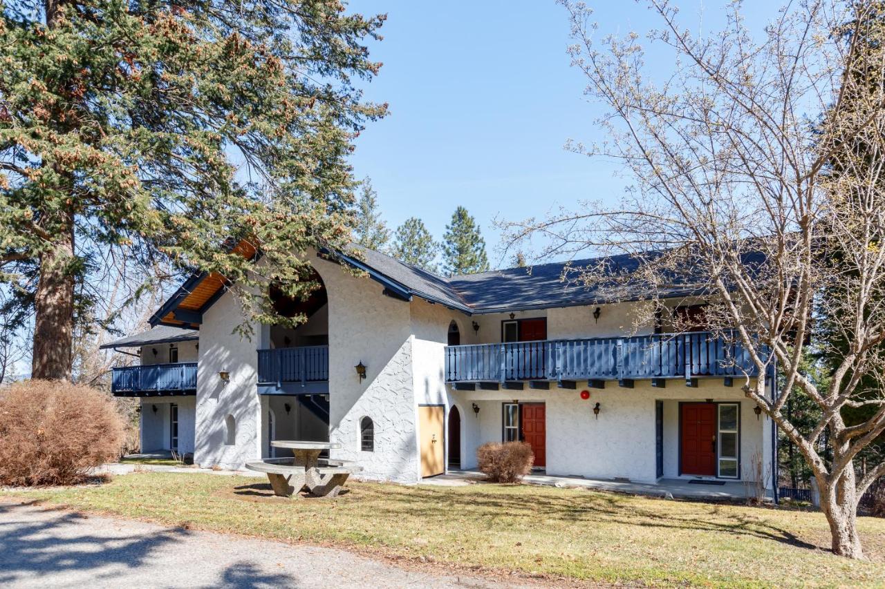 Cozystay Signature Lake Okanagan Resort Келоуна Екстериор снимка